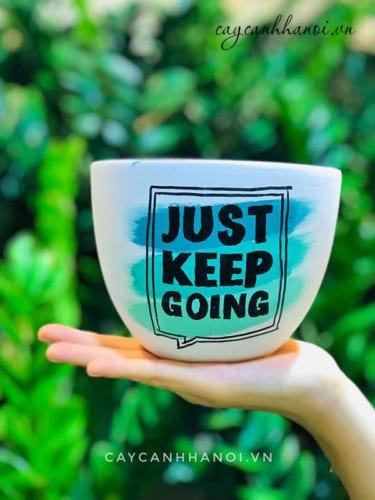 Chậu sứ slogan just keep going