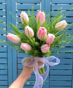 Hoa cưới cầm tay hoa tulip