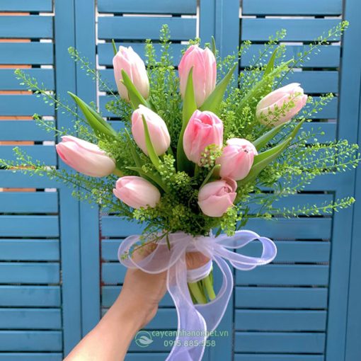 Hoa cưới cầm tay hoa tulip