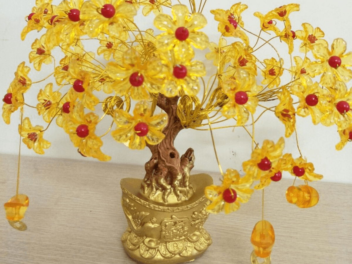 Không nên sử dụng cây kim tiền giả để đặt trên bàn thờ